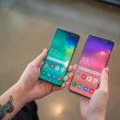 Каква разлика! Samsung Galaxy S20 + на снимката до Galaxy S10 +