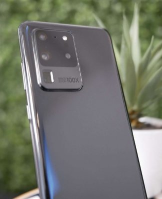 Истинският Samsung Galaxy S20 Ultra в реална снимка. Дизайнът не е същия?