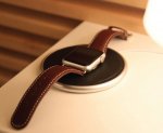 SLG D6 Flat Charging Station - настолна алуминиева поставка с кожено покритие за Apple Watch (кафяв) 1