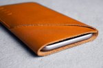 Mujjo Leather Wallet Sleeve - кожен (естествена кожа) калъф с джоб за кредитна карта за iPhone 8, iPhone 7 (кафяв) 1