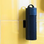 AquaJam AJ2 Waterproof IPX7 Speaker - водоустойчив безжичен спийкър с микрофон и вградена батерия за мобилни устройства (жълт) 2