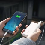 Anker PowerCore 10000 mAh с PowerIQ и VoltageBoost- преносима външна батерия (2.4 Ампера) с технология за бързо зареждане (бял) 4