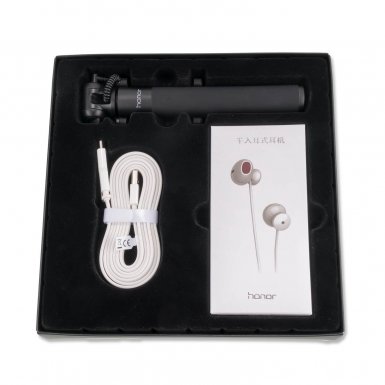 Huawei Holiday Gift Box - подаръчен оригинален комплект от слушалки, селфи стик и кабели за Huawei устройства (черен)